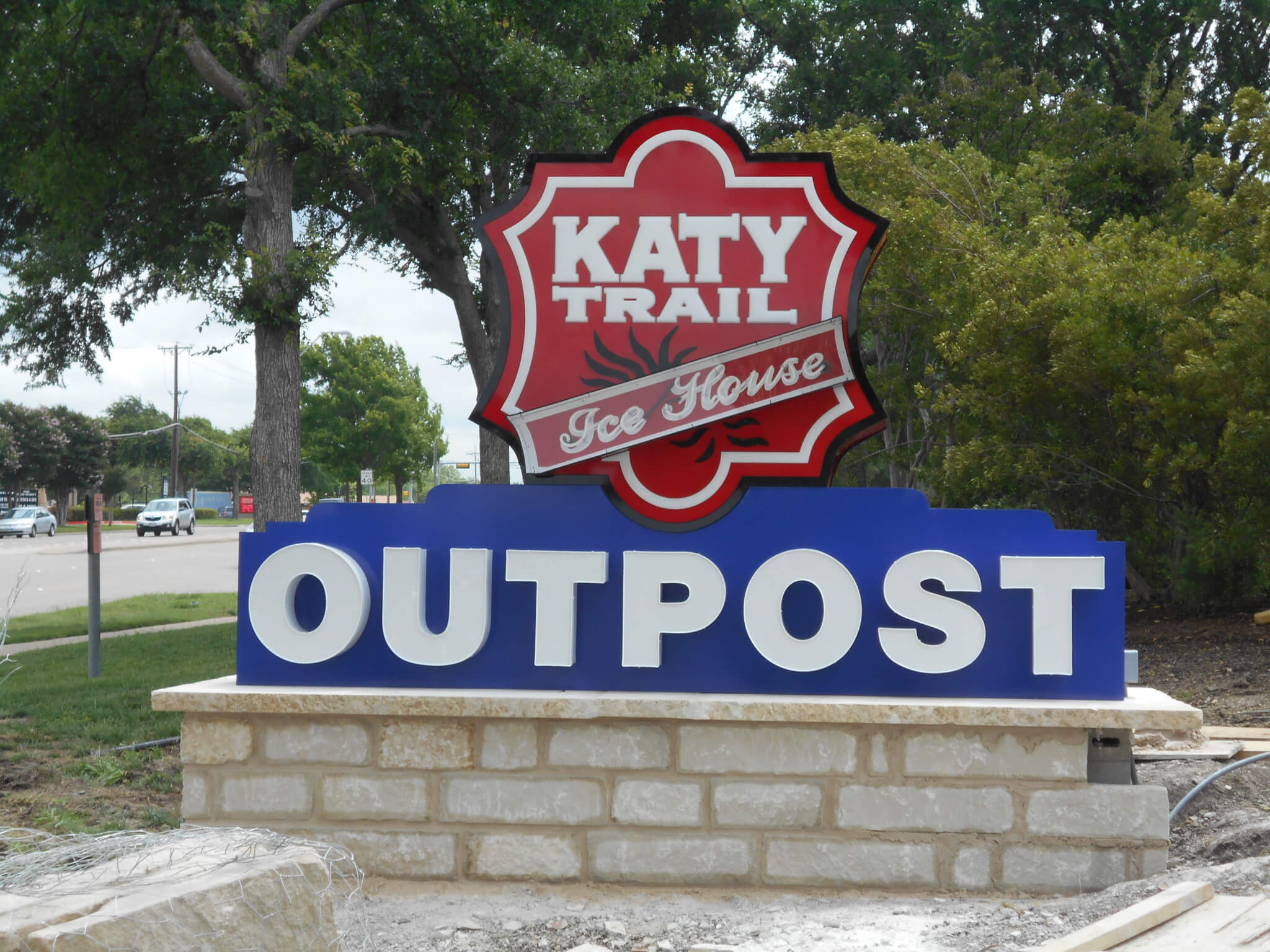 katy-trail-ice-house-giant-sign-company