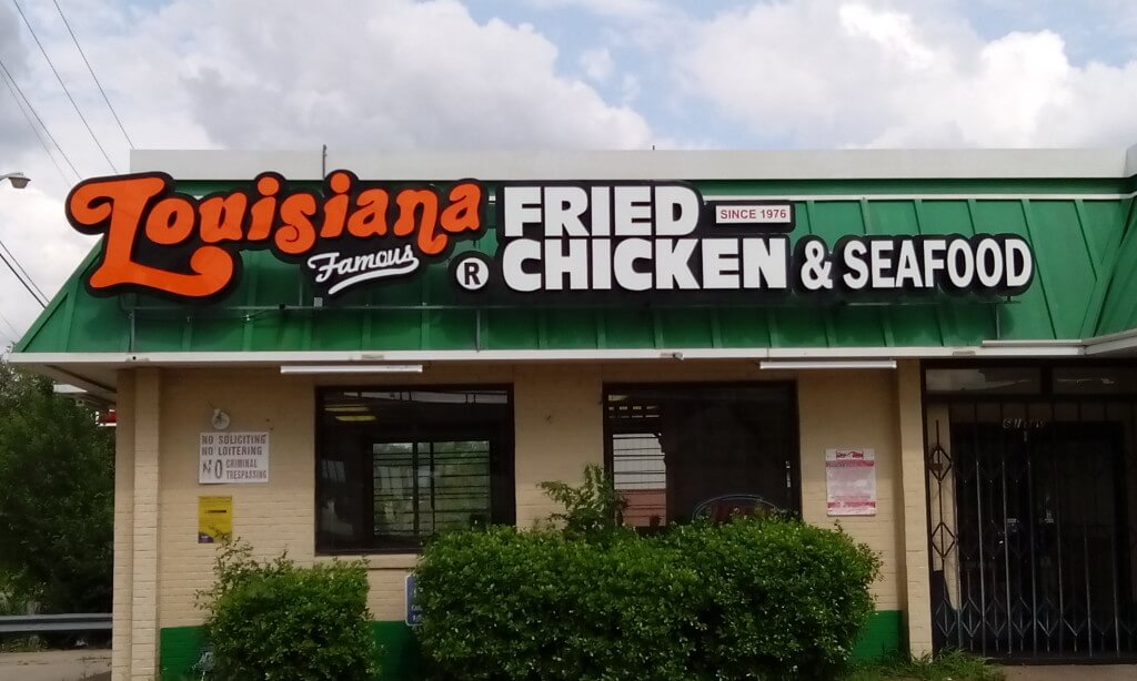 Louisiana fried chicken & seafood in Fort Worth - Giant Sign Company