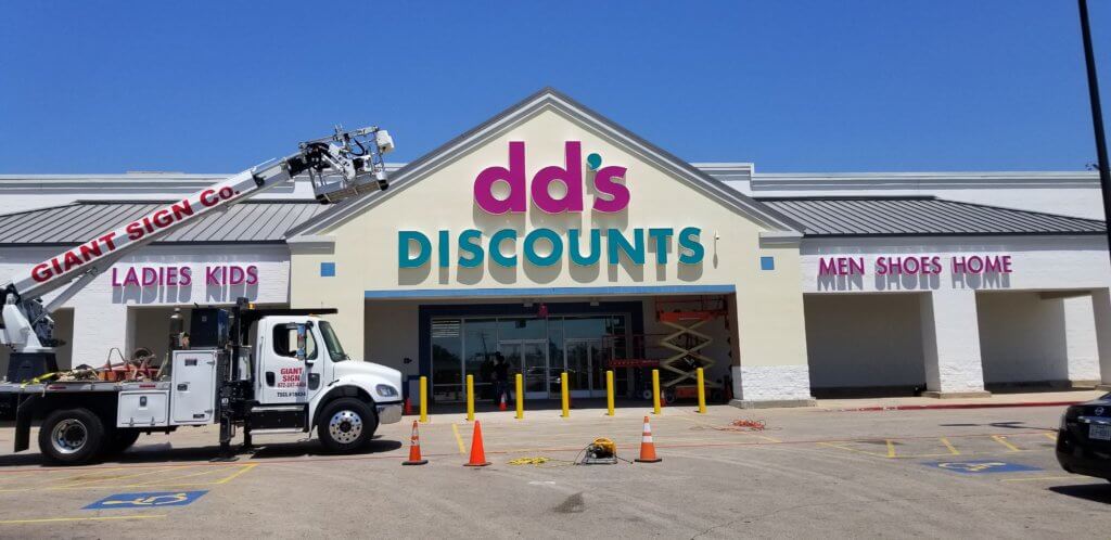 DD's Discount in Dallas - Giant Sign Company